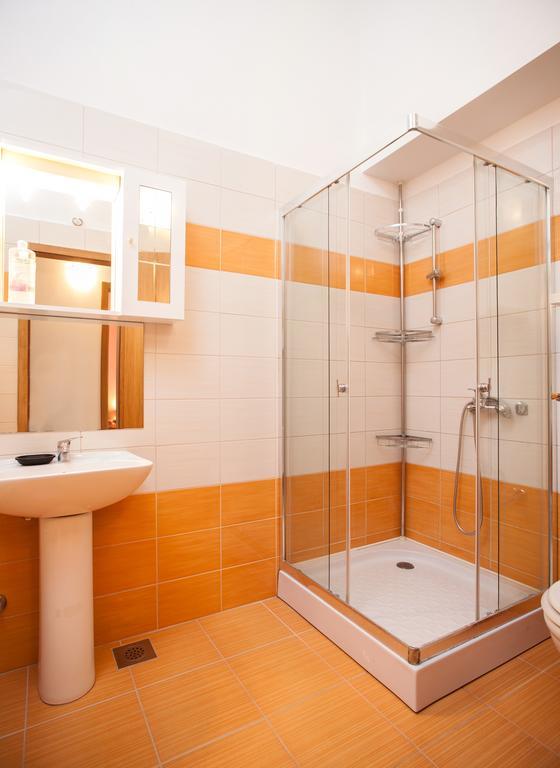 Apartments Fiona - Away From City Crowds Makarska Habitación foto