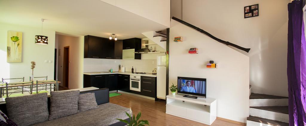 Apartments Fiona - Away From City Crowds Makarska Habitación foto