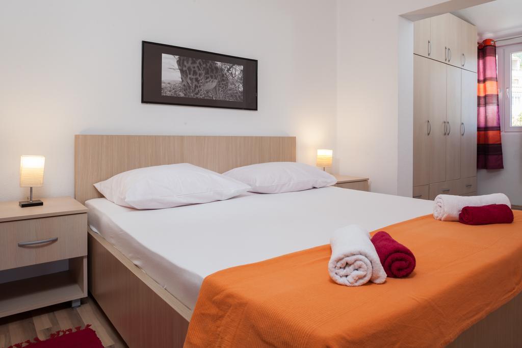 Apartments Fiona - Away From City Crowds Makarska Habitación foto